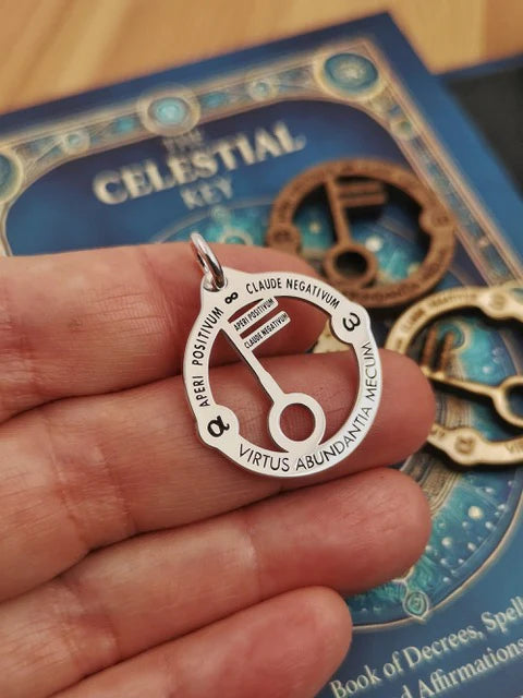 TALISMÁN DE PLATA DE LA LLAVE CELESTIAL